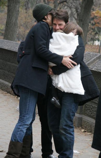 Vợ chồng TomKat - Beck gây náo loạn cả một khu phố - 4 Vợ chồng TomKat - Beck gây náo loạn cả một khu phố - 4