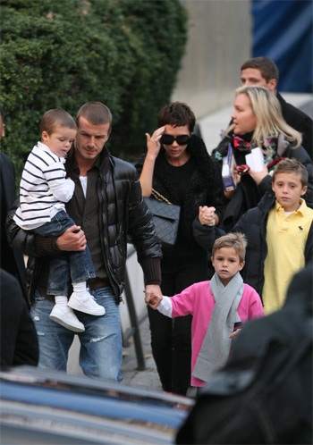 Vợ chồng TomKat - Beck gây náo loạn cả một khu phố - 5 Vợ chồng TomKat - Beck gây náo loạn cả một khu phố - 5