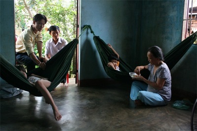 Khổ cả đời vì con vì cháu! - 1