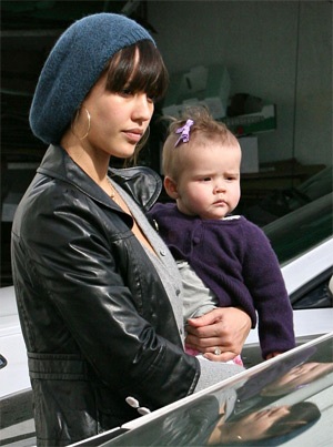 Con gái Jessica Alba giống bố như "đúc" - 5 Con gái Jessica Alba giống bố như "đúc" - 5