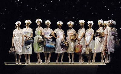 Dàn “chân dài” tiếng tăm “lăng xê” Louis Vuitton - 6