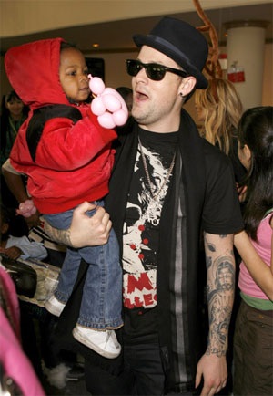 Vợ chồng Nicole Richie trở thành... ông già Noel - 5 Vợ chồng Nicole Richie trở thành... ông già Noel - 5