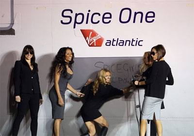 Spice Girls và chiếc máy bay mang tên Spice One - 2 Spice Girls và chiếc máy bay mang tên Spice One - 2