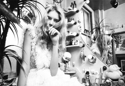 Lily Donaldson và Agyness Deyn “thống trị” Vogue Anh - 1