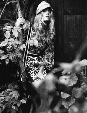 Lily Donaldson và Agyness Deyn “thống trị” Vogue Anh - 2