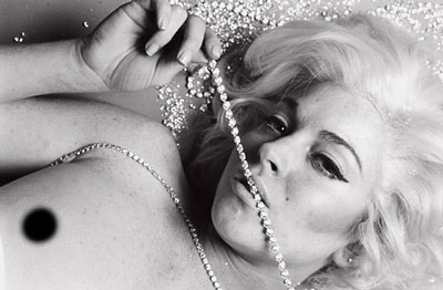 “Ảnh nude của con gái tôi đầy nghệ thuật” - 1