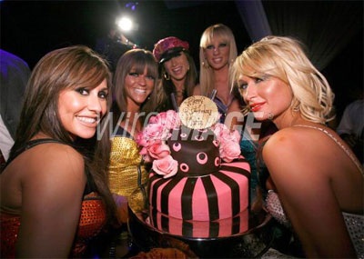 Paris Hilton “diện” nội y kỷ niệm sinh nhật - 15 Paris Hilton “diện” nội y kỷ niệm sinh nhật - 15