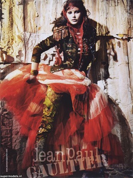 Ấn tượng đen trắng với Catherine McNeil - 3 Ấn tượng đen trắng với Catherine McNeil - 3