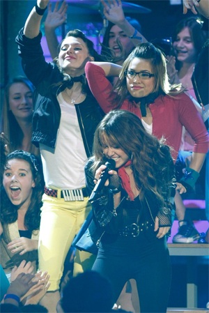 Người đẹp tuổi teen Miley Cyrus được tôn vinh - 7