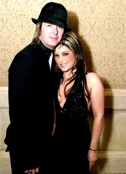 Lisa bị giới truyền thông làm tổn thương - 2 Lisa bị giới truyền thông làm tổn thương - 2