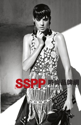 Agyness Deyn khác lạ trong quảng cáo của Giorgio Armani - 10