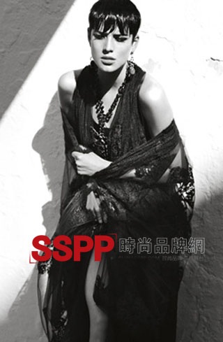 Agyness Deyn khác lạ trong quảng cáo của Giorgio Armani - 14