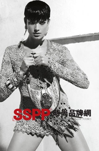 Agyness Deyn khác lạ trong quảng cáo của Giorgio Armani - 3