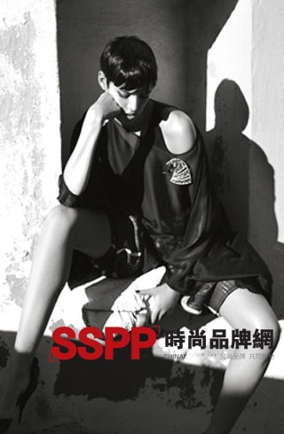 Agyness Deyn khác lạ trong quảng cáo của Giorgio Armani - 4