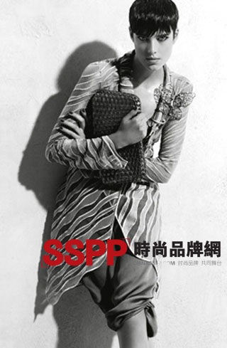 Agyness Deyn khác lạ trong quảng cáo của Giorgio Armani - 9