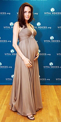 Bà bầu Angelina “kết” phong cách thời trang cổ điển - 10