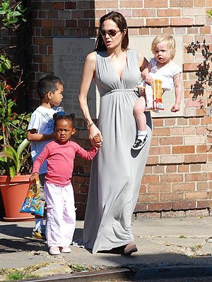 Bà bầu Angelina “kết” phong cách thời trang cổ điển - 9