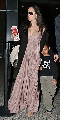 Bà bầu Angelina “kết” phong cách thời trang cổ điển - 7