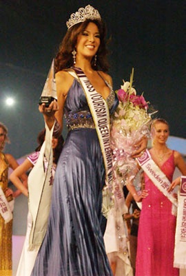 Vương miện "Nữ hoàng du lịch quốc tế” thuộc về Miss Peru  - 1