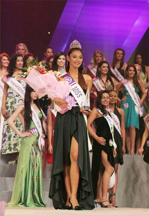 Hoa hậu Bali là người đẹp duyên dáng nhất! - 9