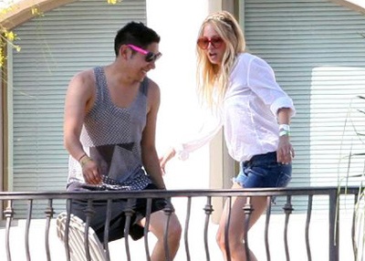 "Vợ chồng" Nicole Richie trở lại với tiệc tùng - 3