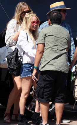 "Vợ chồng" Nicole Richie trở lại với tiệc tùng - 2