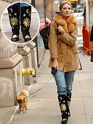 “Sao” và thời trang giầy khủng bố - 13