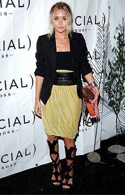 “Sao” và thời trang giầy khủng bố - 4