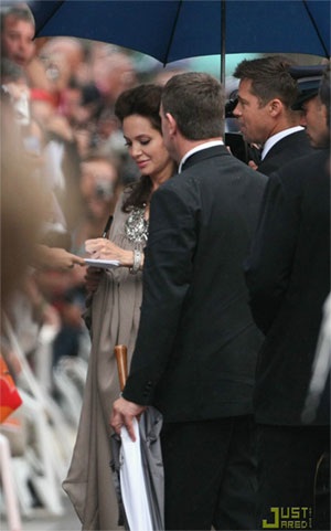 Brangelina - tâm điểm của buổi lễ ra mắt Changeling - 3 Brangelina - tâm điểm của buổi lễ ra mắt Changeling - 3