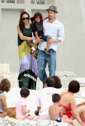  Angelina đưa Pax Thien đi kiểm tra sức khỏe - 8