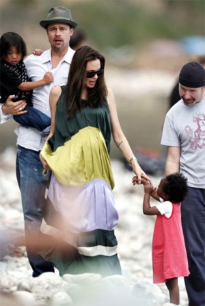  Angelina đưa Pax Thien đi kiểm tra sức khỏe - 9