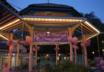 Vợ chồng Mariah Carey đi chơi công viên - 1