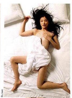 30 siêu mẫu cùng “mát mẻ” trên tạp chí V - 1