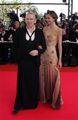 Cannes náo nhiệt đêm ra mắt "13 tên cướp thế kỷ" - 10