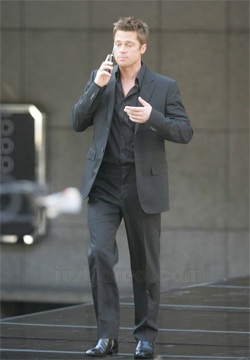 Brad Pitt: Naomi Campbell thứ hai? - 1