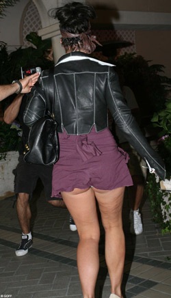 Brit "cặp" với người tình lớn tuổi? - 3