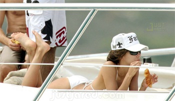 Cùng "thưởng thức" bữa tiệc tiền hôn nhân của nàng Eva quyến rũ - 9 Cùng "thưởng thức" bữa tiệc tiền hôn nhân của nàng Eva quyến rũ - 9