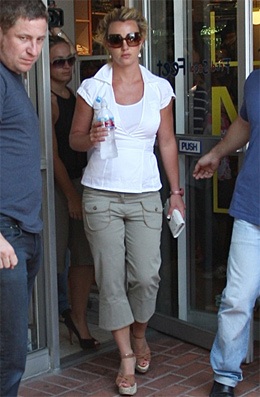 Britney “phấn khởi” khi hợp tác trở lại với Madonna - 2