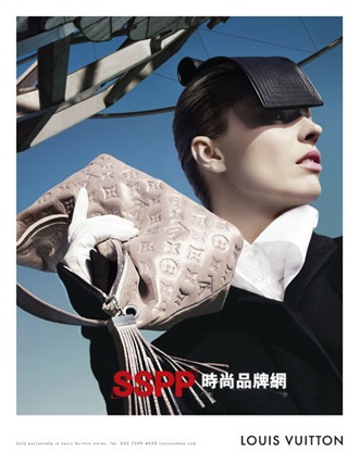 Eva Herzigova lạnh lùng trong quảng cáo Louis Vuitton   - 1