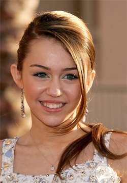 Ngôi sao tuổi teen Miley Cyrus tìm người "tâm đầu ý hợp" - 1