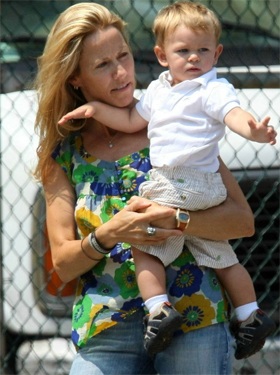 “Nữ hoàng nhạc đồng quê” Sheryl Crow "khoe" con nuôi - 5 “Nữ hoàng nhạc đồng quê” Sheryl Crow "khoe" con nuôi - 5