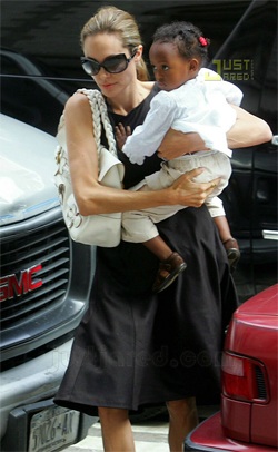 Brangelina “tậu” thêm... hình xăm mới - 1 Brangelina “tậu” thêm... hình xăm mới - 1