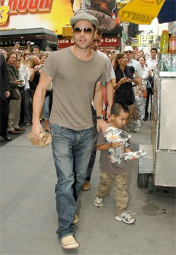 Brangelina “tậu” thêm... hình xăm mới - 6 Brangelina “tậu” thêm... hình xăm mới - 6