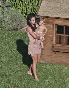 Britney vui vẻ bên con cùng người đàn ông lạ mặt - 3 Britney vui vẻ bên con cùng người đàn ông lạ mặt - 3