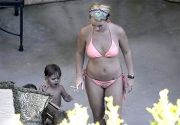 Brit sẽ bị điều tra vì tội bỏ bê con cái? - 1