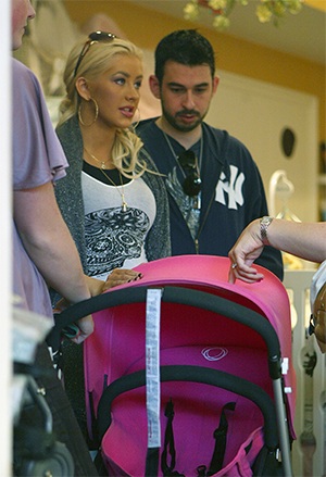 Christina Aguilera rục rịch sắm đồ cho bé yêu - 5 Christina Aguilera rục rịch sắm đồ cho bé yêu - 5