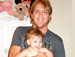 Hình ảnh mới nhất của con gái "quả bom sex” Anna Nicole Smith  - 1