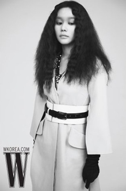 Phong cách thời trang của “Người phụ nữ quyến rũ nhất Hàn Quốc” - 3 Phong cách thời trang của “Người phụ nữ quyến rũ nhất Hàn Quốc” - 3