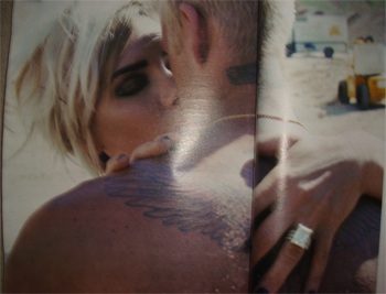 Vợ chồng nhà Beck “tình tứ” trên tạp chí W - 4