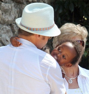 Hình ảnh dễ thương về cô con gái nuôi của Brad Pitt - 2 Hình ảnh dễ thương về cô con gái nuôi của Brad Pitt - 2